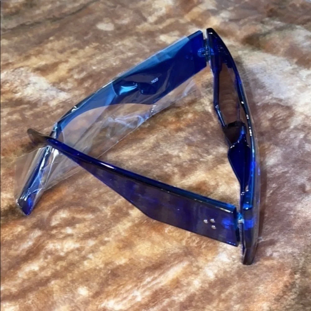 SUNGLASSES